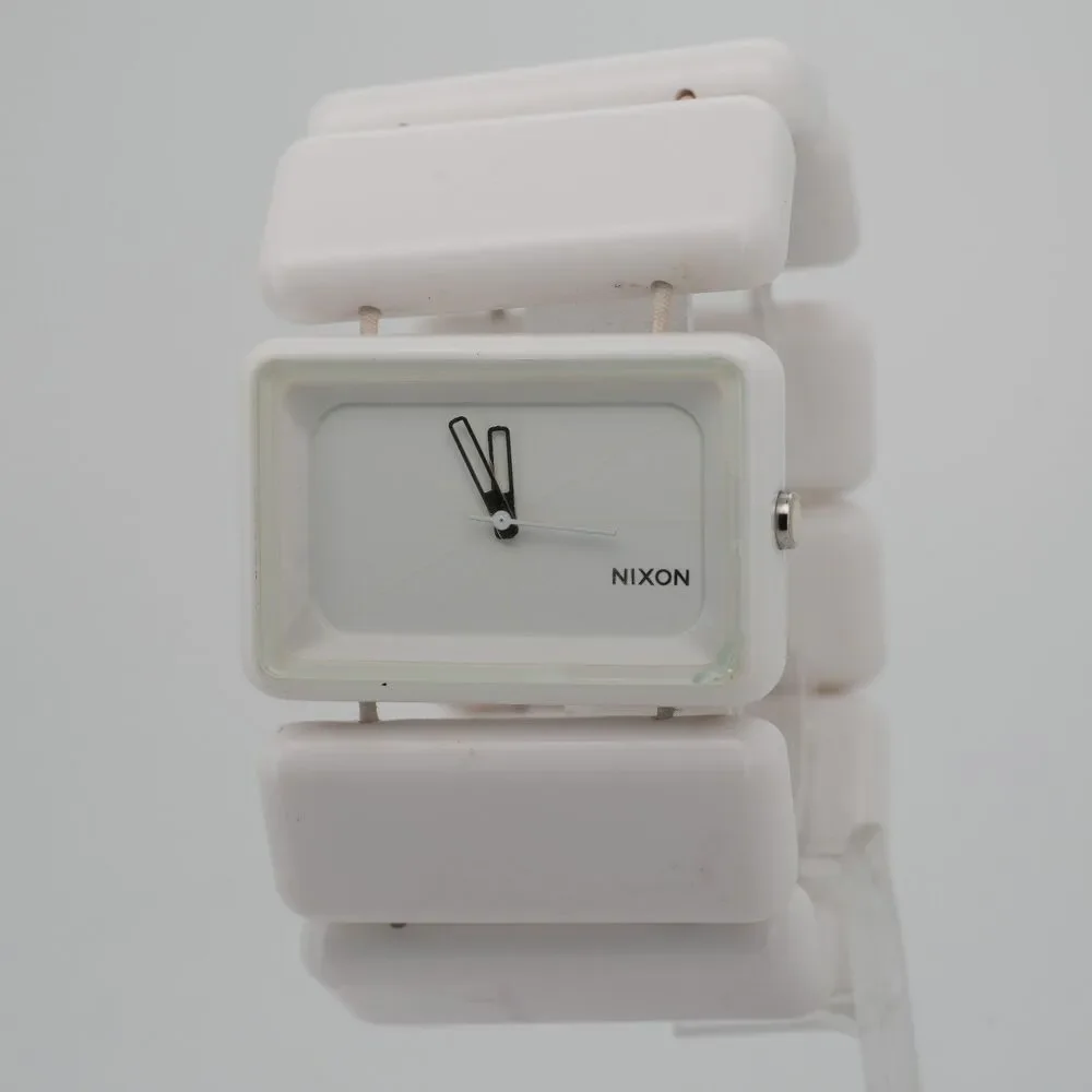 Nixon The Vega White Bangle Bracelet Watch New Battery Crystal Damage